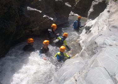 Découverte sportive du canyoning – Odile Martin Cocher – Aventure Verticale La Meije