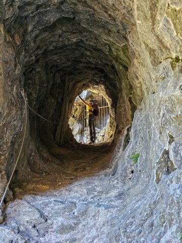 Traversée d&rsquo;une galerie de l&rsquo;ancienne mine