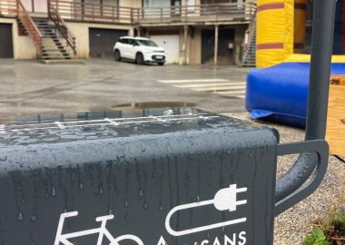 Borne de recharge pour vélo électriques – Place des Orgières