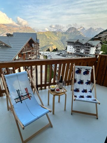 Balcon terrasse l&rsquo;été et vue depuis l&rsquo;appartement – L&rsquo;Etendard B 505
