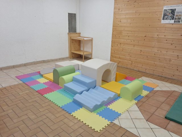 Salle motricité bébé_Auris-en-Oisans