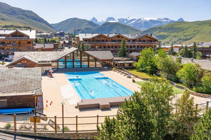 Piscine de plein air chauffée_Alpe d&rsquo;Huez