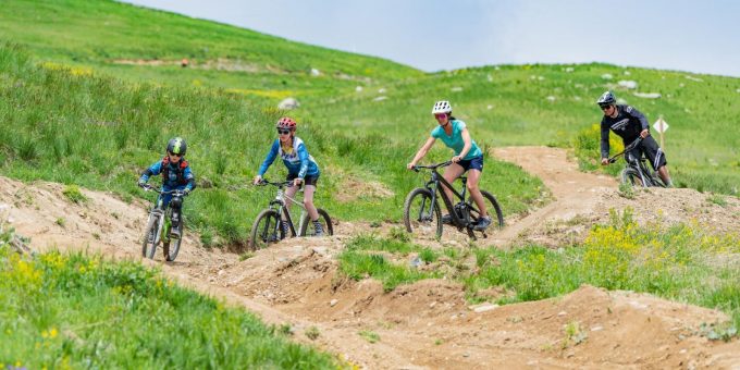 Activités sportives et de loisirs été – Famille_Alpe d&rsquo;Huez