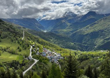 Auris – Le chemin du facteur (Les Cours > Puy le Haut) – Rando Boucle
