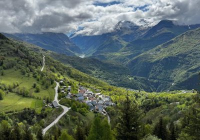 Auris – Le chemin du facteur (Les Cours > Puy le Haut) – Rando Boucle