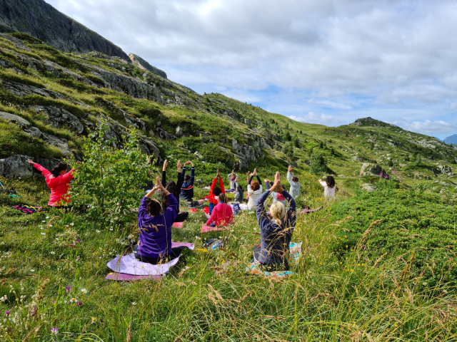 Yoga insolite – respirer le bon air alpin !_Oz-en-Oisans
