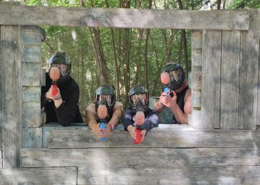 Gel blaster en forêt