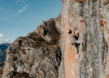 Initiation à l&rsquo;escalade en falaise pour les ADOS