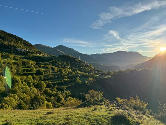 En direction d&rsquo;Emparis depuis le Coin – La Balme lever de soleil
