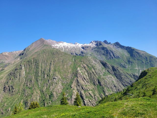 Les Grandes Rousses depuis le sentier