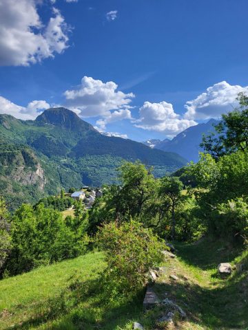En chemin vers les hameaux