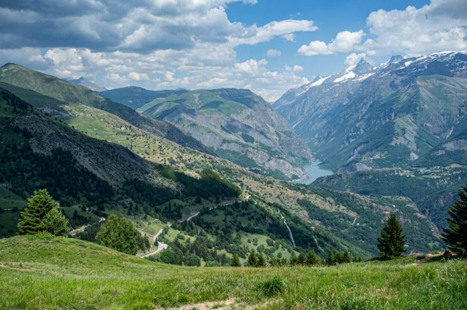 Vue sur la Meije et le lac Chambon depuis les Sures