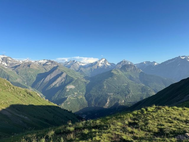 Vue sur le massif des Ecrins et le glacier des Deux alpes