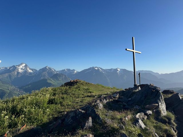 Sommet Croix de Cassini, vue sur le nord Ecrins et la Roche de la Muzelle