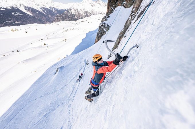 Initiation à l&rsquo;escalade sur cascade de glace_Alpe d&rsquo;Huez