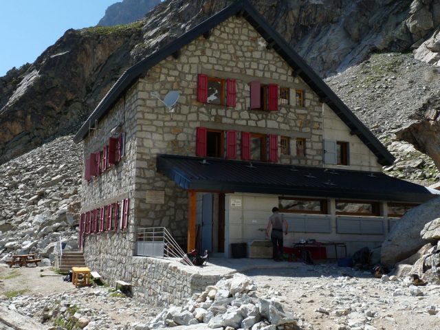 Refuge du Soreiller au pied de La Dibona