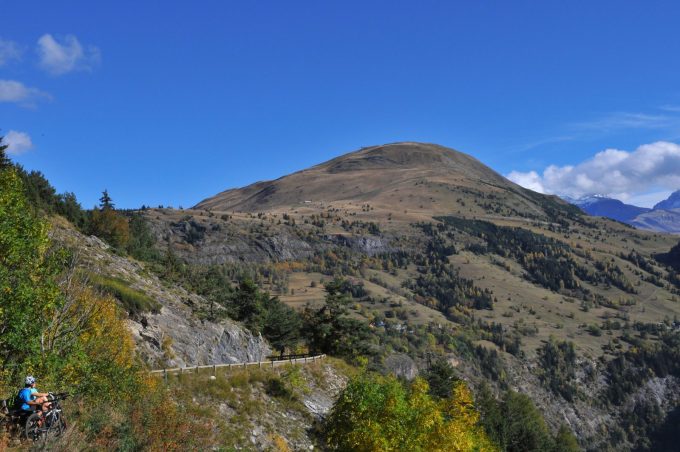 La montée de l&rsquo;Alpe d&rsquo;Huez, la discrète en vélo électrique_Le Bourg-d&rsquo;Oisans