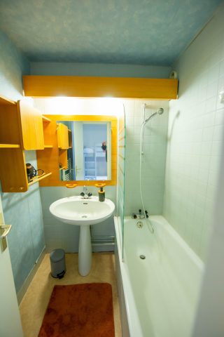 Salle de bain vue baignoire