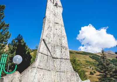 Escalade encadrée – Mur des Aiguilles de Champamé – bureau des guides